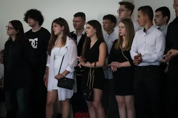 Żegnaj szkoło! Uczniowie "Rubinka" kończą rok szkolny i zaczynają wakacje (zdjęcia)