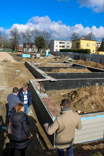  Powiat Ostrowski buduje nowoczesne boisko wielofunkcyjne! (zdjęcia)