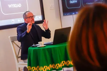 Odkrywanie zastosowań AI w praktyce edukacyjnej - Muzealny Klub Nauczyciela (zdjęcia)