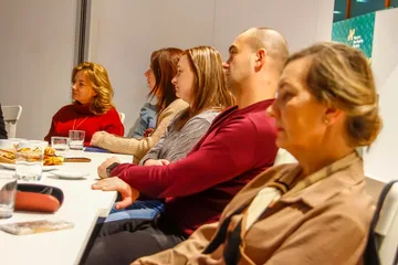 Odkrywanie zastosowań AI w praktyce edukacyjnej - Muzealny Klub Nauczyciela (zdjęcia)