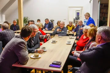 Andrzej Mierzwiński poprowadził zebranych przez "Ścieżki historii i tradycji" (zdjęcia)