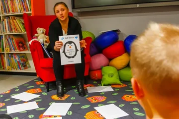 Klubowicze Sówki Ostrówki zajęli się tym razem jej dalekim kuzynem (zdjęcia)