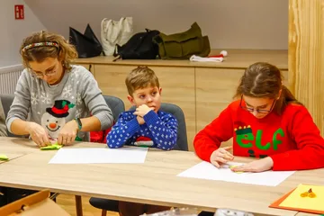 Biblioteczne świąteczne warsztaty, dla dziecka, mamy i taty (zdjęcia)