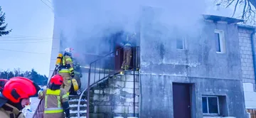 Pożar w Lubotyniu-Włókach. Dwie osoby ranne (zdjęcia)