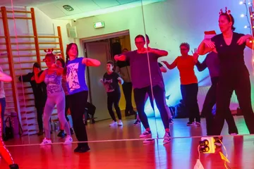 Magiczne Mikołajki w rytmie Zumba z Agatą Agą Wyrwas (zdjęcia)