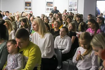 Dzieci i młodzież zaśpiewały w ramach piątkowego prologu przed Świętem Niepodległości (zdjęcia)