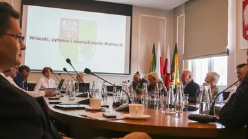 LXV Sesja Rady Powiatu w Ostrowi Mazowieckiej: Ważne decyzje dla przyszłości regionu (zdjęcia)