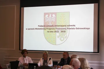 LXV Sesja Rady Powiatu w Ostrowi Mazowieckiej: Ważne decyzje dla przyszłości regionu (zdjęcia)
