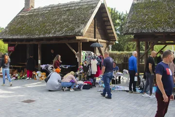 "Sprzedaj - Wymień - Oddaj - Kup" - motto Wyprzedaży Garażowej w Ogródku Jordanowskim (zdjęcia)