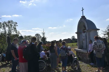 Członkowie stowarzyszenia "Przystań" pielgrzymowali do Hodyszewa (zdjęcia)