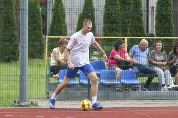 W Komorowie rywalizowali ze sobą Młodzi vs. Starzy (zdjęcia)