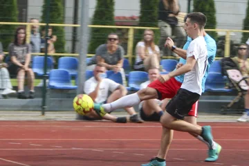 W Komorowie rywalizowali ze sobą Młodzi vs. Starzy (zdjęcia)
