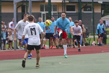W Komorowie rywalizowali ze sobą Młodzi vs. Starzy (zdjęcia)