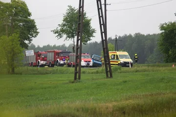 Śmiertelny wypadek w Jeleniach! 66-letni mężczyzna zginął na miejscu! (zdjęcia)