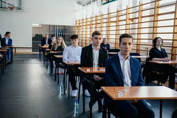 Maturzyści z ostrowskiego "Rubinka" zdają język polski (zdjęcia)