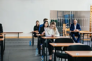 Maturzyści z ostrowskiego "Rubinka" zdają język polski (zdjęcia)