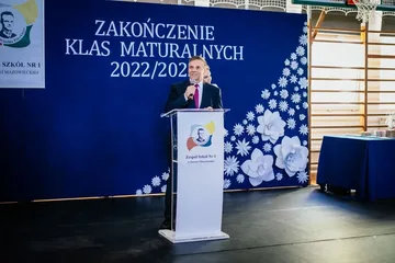 Świadectwa wręczone! Zakończenie roku szkolnego maturzystów z ostrowskiego "Rubinka" (zdjęcia) 