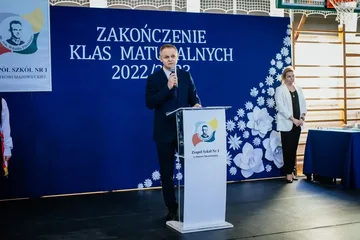 Świadectwa wręczone! Zakończenie roku szkolnego maturzystów z ostrowskiego "Rubinka" (zdjęcia) 