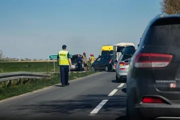 Wypadek drogowy na drodze w pobliżu Andrzejewa. Chaos na drodze i blokada ruchu! (zdjęcia)
