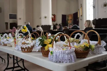 Mieszkańcy Ostrowi Mazowieckiej święcą pokarmy (zdjęcia)