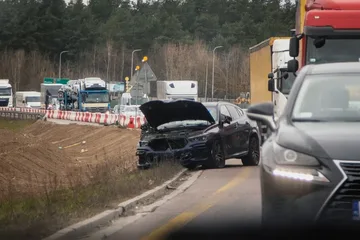 BMW zderzyło się z ciężarówką! Utrudnienia na trasie S8 w kierunku Białegostoku