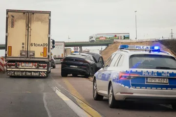 BMW zderzyło się z ciężarówką! Utrudnienia na trasie S8 w kierunku Białegostoku