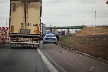 BMW zderzyło się z ciężarówką! Utrudnienia na trasie S8 w kierunku Białegostoku