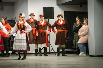 Ostrowianie wspólnie bawili się podczas Kurpiowskiej Potańcówki Ostatkowej (zdjęcia)