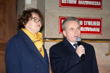 Mieszkańcy wspólnie rozpoczęli nowy rok przed ratuszem miejskim! (zdjęcia)