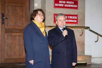 Mieszkańcy wspólnie rozpoczęli nowy rok przed ratuszem miejskim! (zdjęcia)
