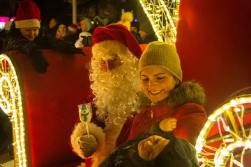 Miejska choinka już rozbłysła! Tak ostrowianie spędzili mikołajki (zdjęcia)