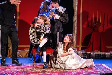 Spektakl teatralny pt. "Do hymnu powstań" odbył się w Ostrowi Mazowieckiej w Narodowy Dzień Niepodległości (zdjęcia)