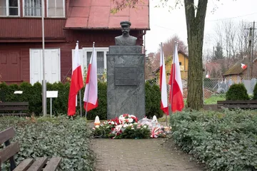 Obchody Narodowego Święta Niepodległości pod pomnikiem Marszałka Józefa Piłsudskiego w Broku (zdjęcia)
