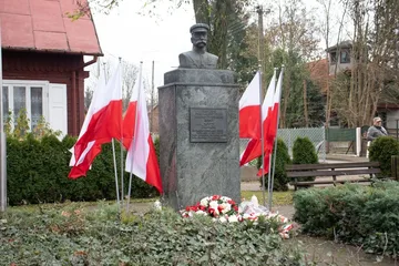 Obchody Narodowego Święta Niepodległości pod pomnikiem Marszałka Józefa Piłsudskiego w Broku (zdjęcia)