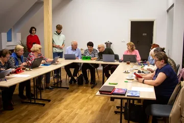 Dorośli i seniorzy wzięli udział w warsztatach pt. "Bezpieczeństwo w sieci" (zdjęcia)