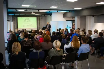 Wykłady i panel dyskusyjny w Starej Elektrowni - II Ostrowskie Forum Bibliotekarzy (zdjęcia) 