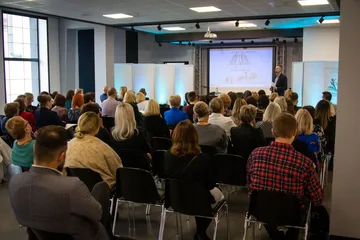 Wykłady i panel dyskusyjny w Starej Elektrowni - II Ostrowskie Forum Bibliotekarzy (zdjęcia) 