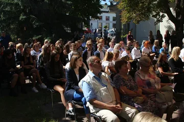 Narodowe Czytanie z Wojewodą Mazowieckim oraz Mazowieckim Kuratorem Oświaty w Letnim Ogrodzie! (zdjęcia, wideo)