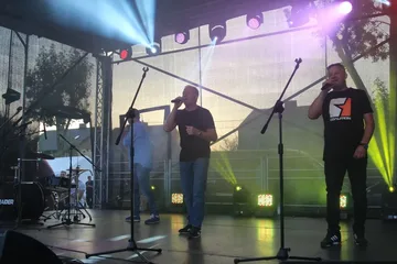 Koncerty zespołów na XXI Dniach Kukurydzy w Andrzejewie. Artyści zachwycili publikę swoimi występami (zdjęcia, wideo)
