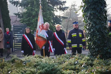 Obchody 11 Listopada pod pomnikiem Marszałka Józefa Piłsudskiego w Broku (zdjęcia)