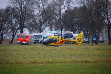 Wypadek na trasie Ostrów Mazowiecka - Łomża. Cztery osoby trafiły do szpitala (zdjęcia)