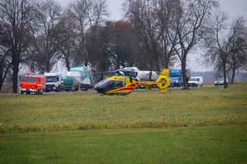 Wypadek na trasie Ostrów Mazowiecka - Łomża. Cztery osoby trafiły do szpitala (zdjęcia)