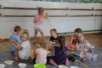 Wakacyjne warsztaty z sensoplastyki dla maluchów (zdjęcia) 