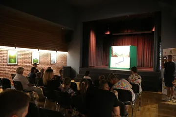 Pierwszy w ramach cyklu niedzielnych spotkań teatralnych spektakl w Bibliotece Publicznej w Broku (zdjęcia)