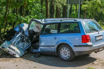 Wypadek w Starej Grabownicy. Strażacy rozcinali volkswagena (zdjęcia, aktualizacja)