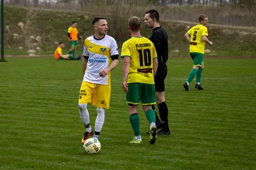 Status quo na górze. Derby na remis