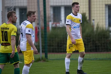 Status quo na górze. Derby na remis