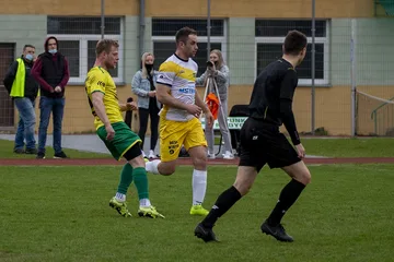 Status quo na górze. Derby na remis