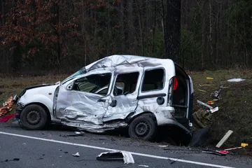 Wypadek przy węźle z S8. Jedna osoba poszkodowana