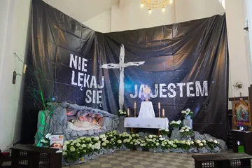 Groby Pańskie w ostrowskich parafiach oraz w kościele w Komorowie (zdjęcia)